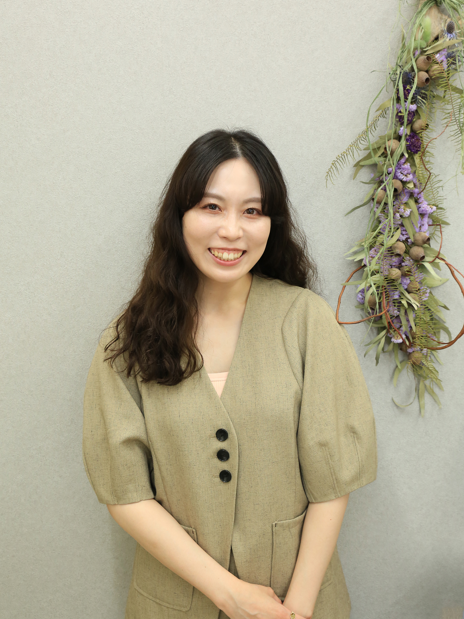 アイデザイン ツツ. 代表 Luna - あなたの美しさを引き出すプロフェッショナル 鴻巣市まつエクサロン ツツ. 代表Luna プロフィール写真 - 親しみやすい笑顔でお客様をお迎えする経験豊富なアイリスト